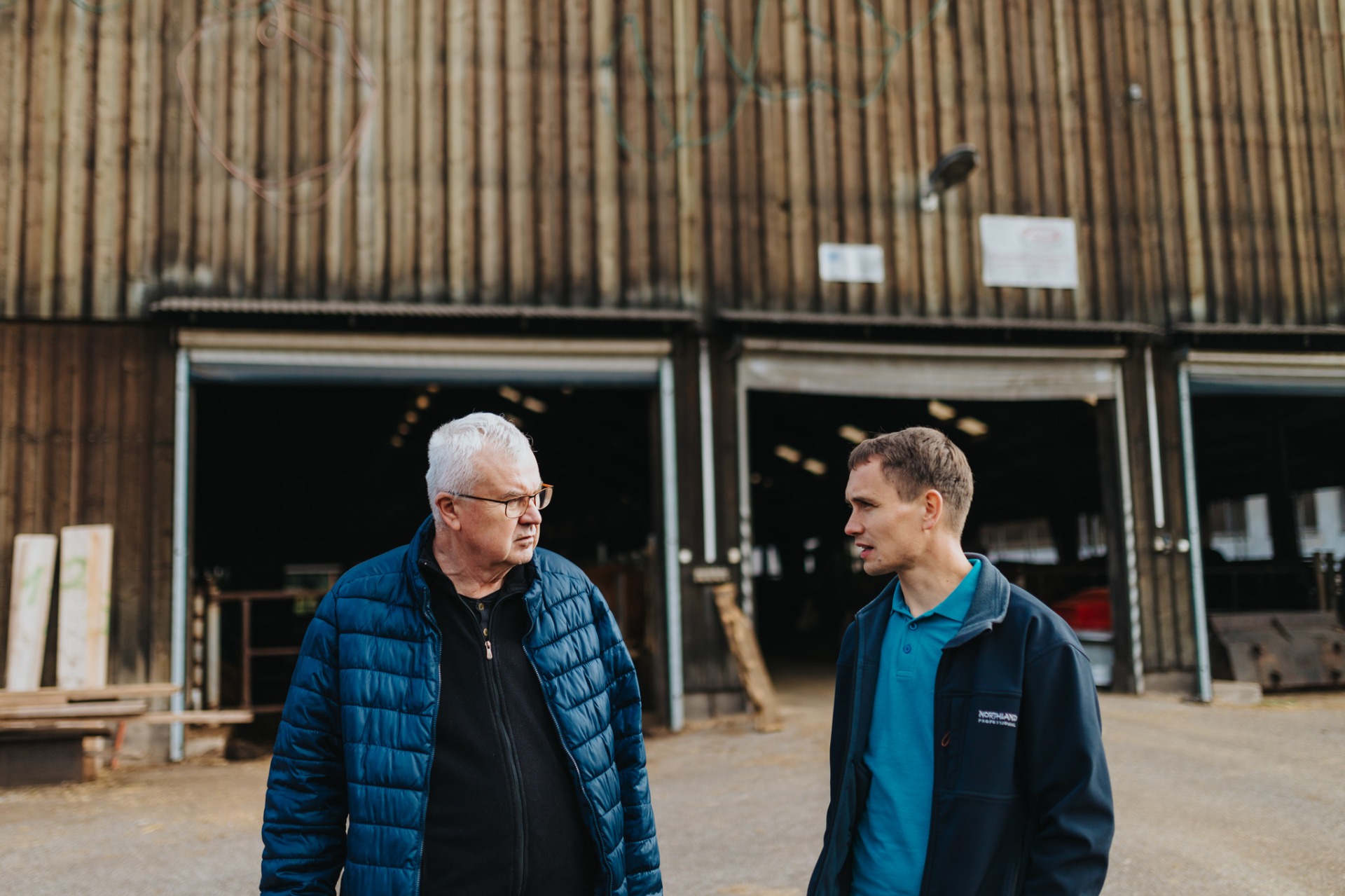Ludvík Doležal při rozhovoru s manažerem ENERKOM Stolové hory Pavlem Rejchrtem; zdroj: Honza Bartoň